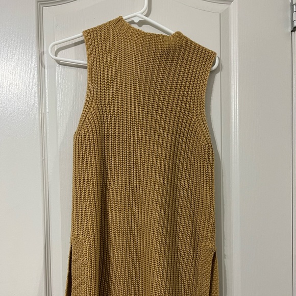 Forever 21 sweater vest size small - Picture 1 of 3